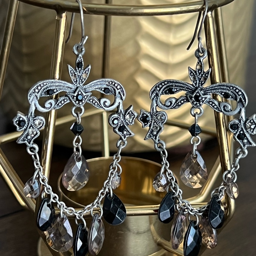 🎉 Black and Translucent Crystal Drop Earrings
